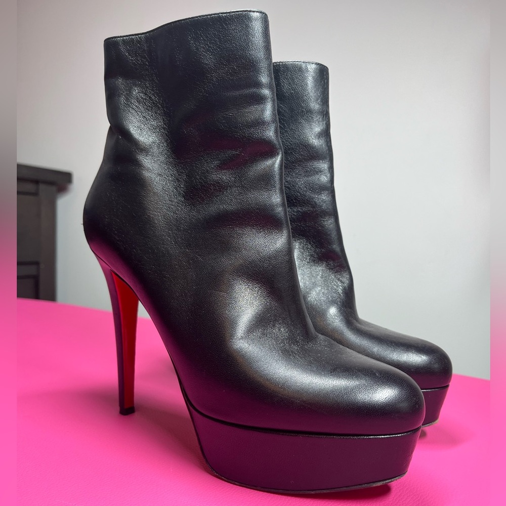 Christian Louboutin women’s Booty red bottoms calf leather heel size 39